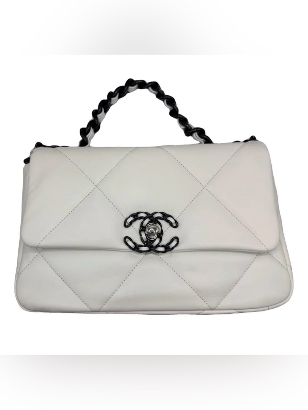 CHANEL 19 Medium